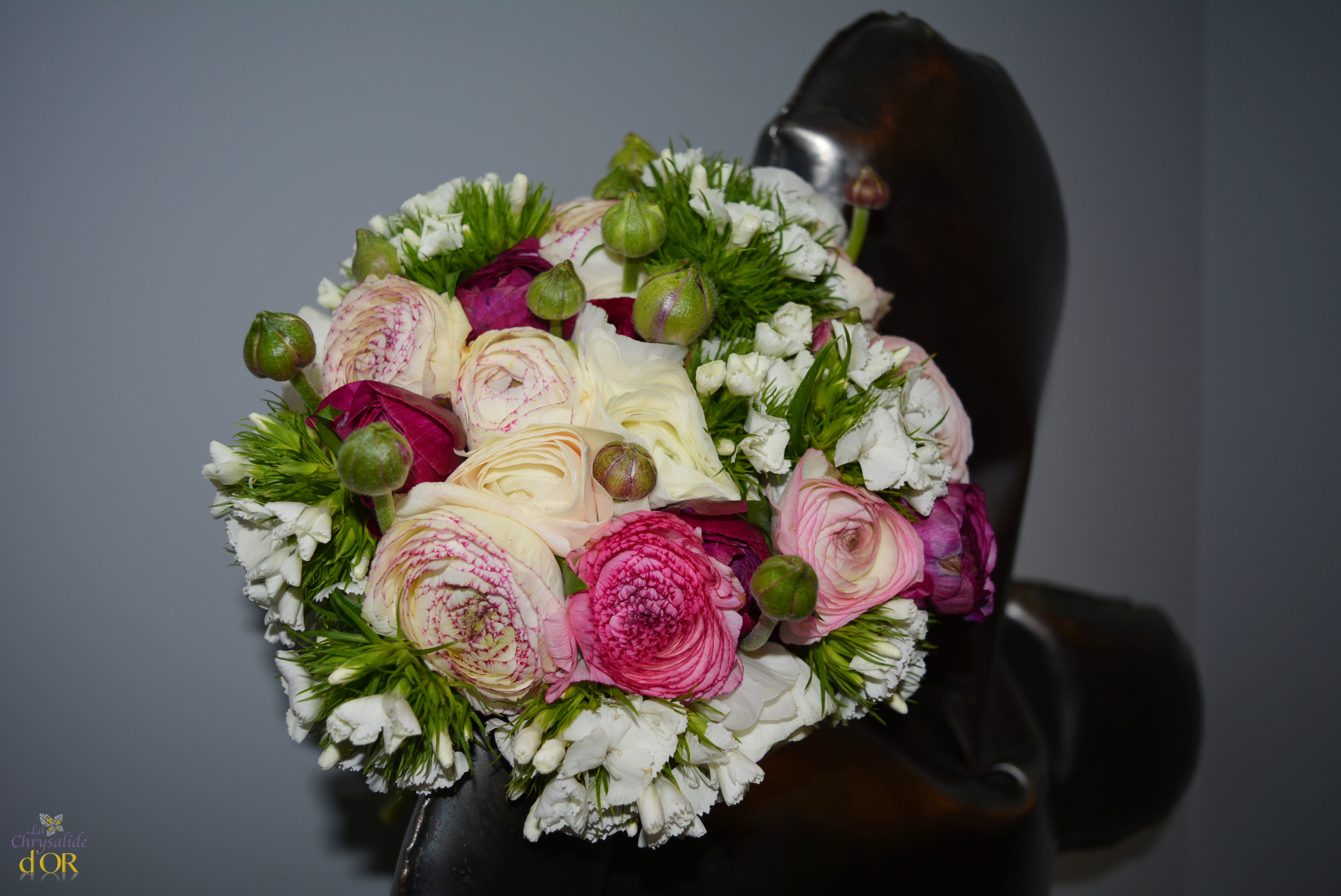 bouquet de mariee avec des renoncules réalisé par votre wedding planner Toulouse 