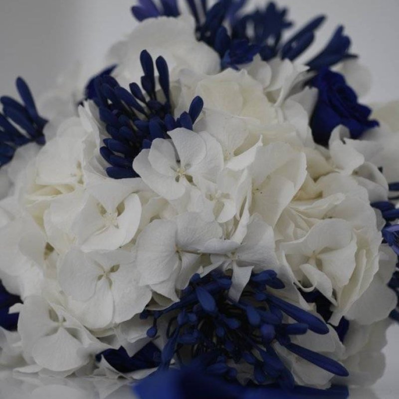 bouquet-de-mariee-bleu-et-blanc