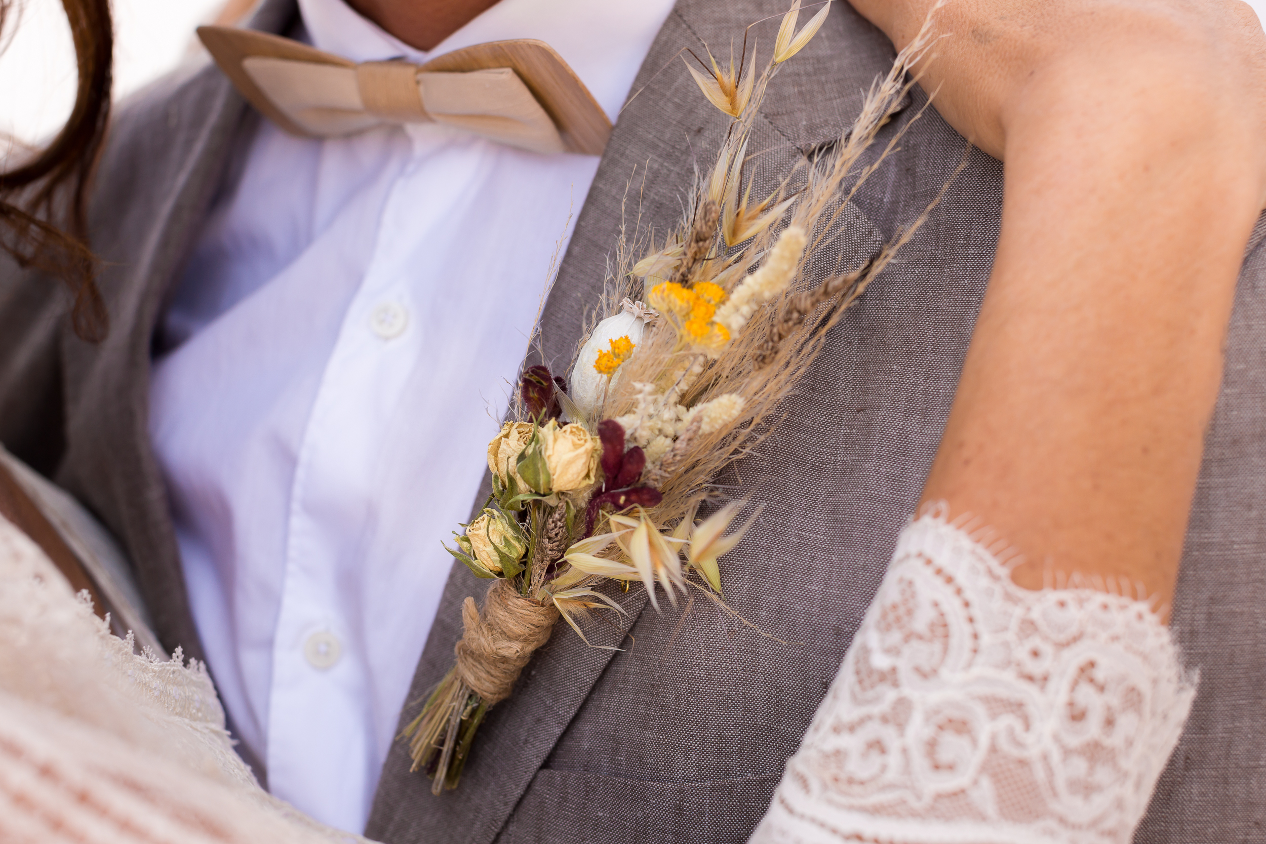 Noeud papillon et boutonnière marié originaux 